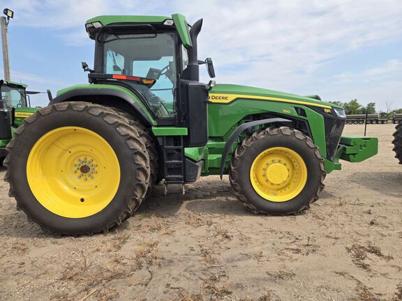 2025 John Deere 8R 250 Tractor