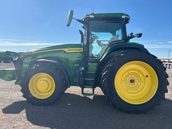 2025 John Deere 8R 250 Tractor