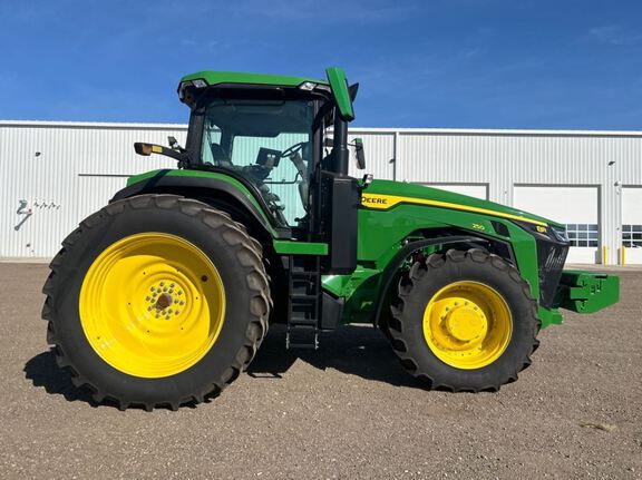 2025 John Deere 8R 250 Tractor