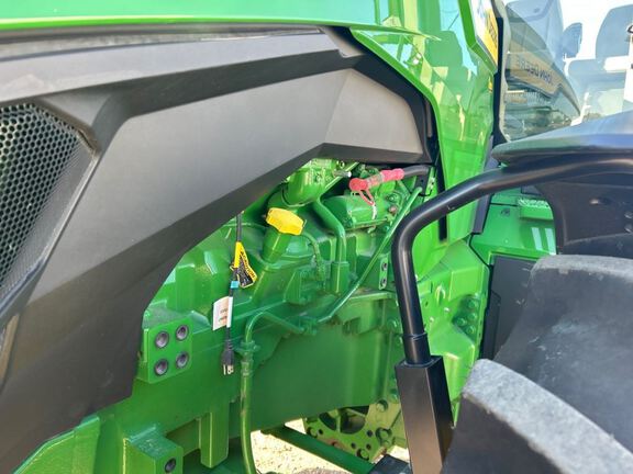 2025 John Deere 8R 250 Tractor