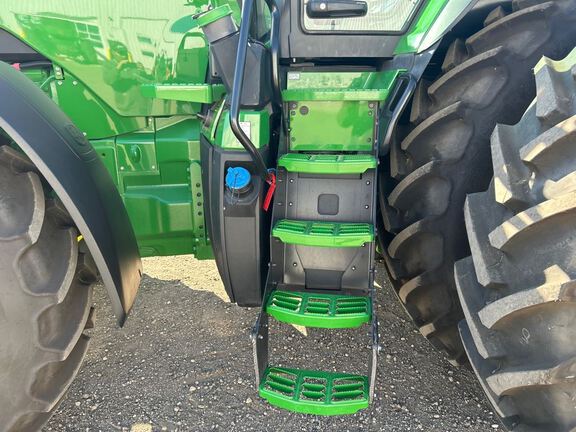 2025 John Deere 8R 250 Tractor