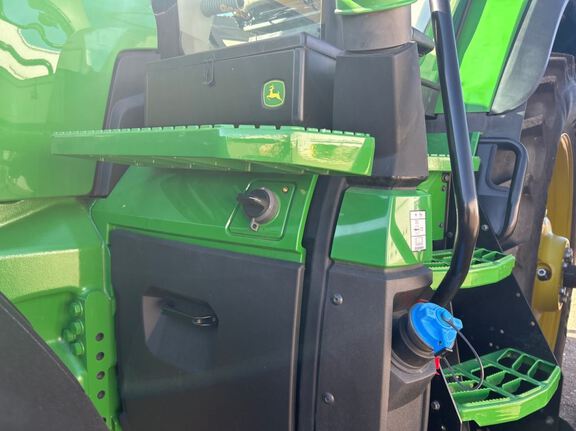2025 John Deere 8R 250 Tractor