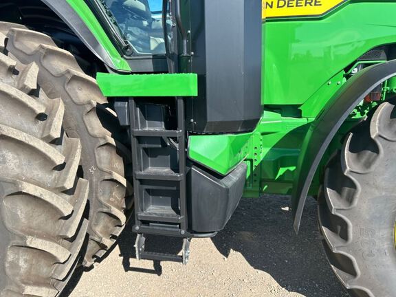 2025 John Deere 8R 250 Tractor
