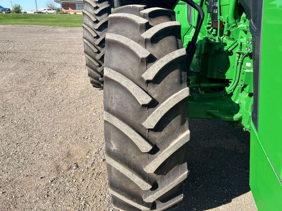 2025 John Deere 8R 250 Tractor