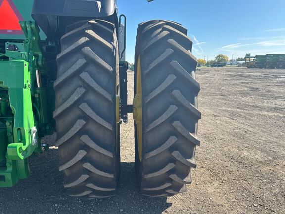 2025 John Deere 8R 250 Tractor