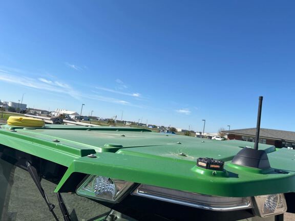 2025 John Deere 8R 250 Tractor