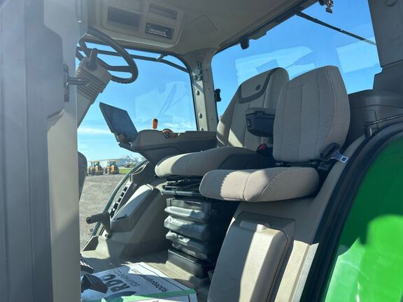 2025 John Deere 8R 250 Tractor