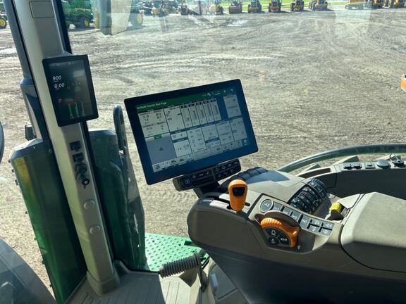 2025 John Deere 8R 250 Tractor