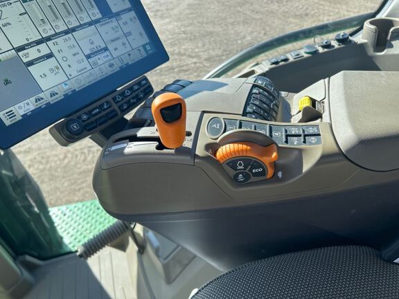 2025 John Deere 8R 250 Tractor