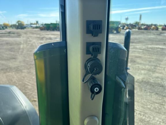 2025 John Deere 8R 250 Tractor
