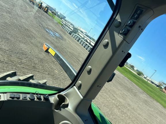 2025 John Deere 8R 250 Tractor