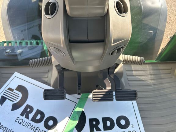 2025 John Deere 8R 250 Tractor