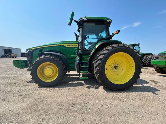 2025 John Deere 8R 250 Tractor