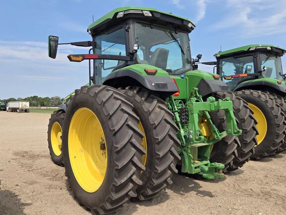 2025 John Deere 8R 250 Tractor