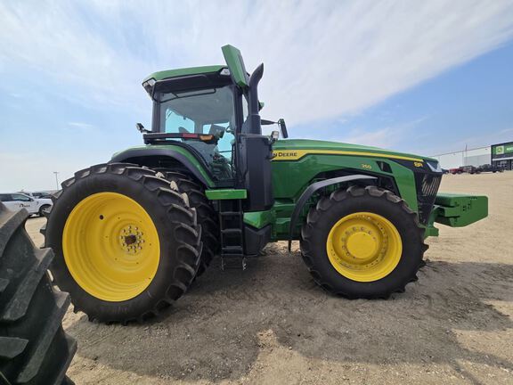 2025 John Deere 8R 250 Tractor
