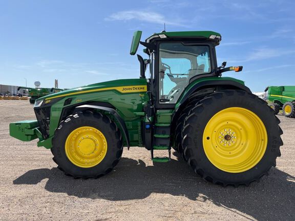 2025 John Deere 8R 250 Tractor