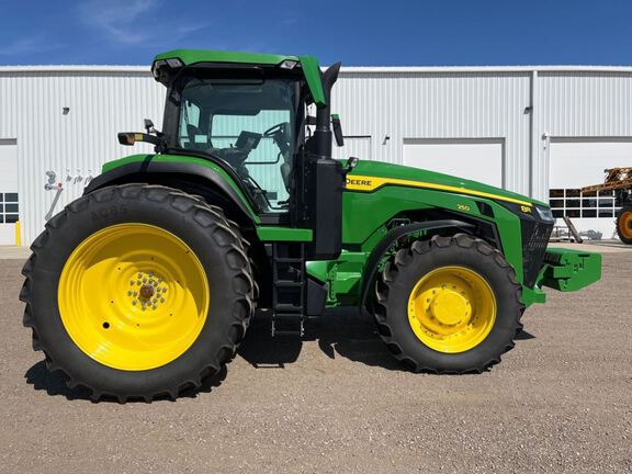 2025 John Deere 8R 250 Tractor