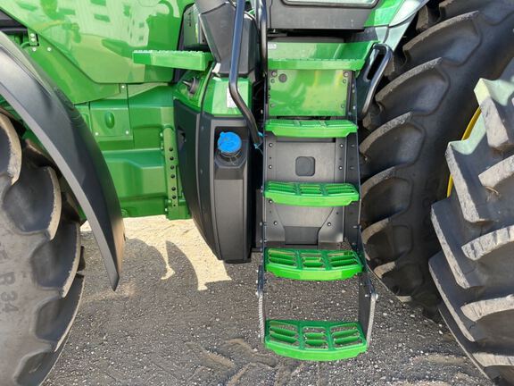 2025 John Deere 8R 250 Tractor
