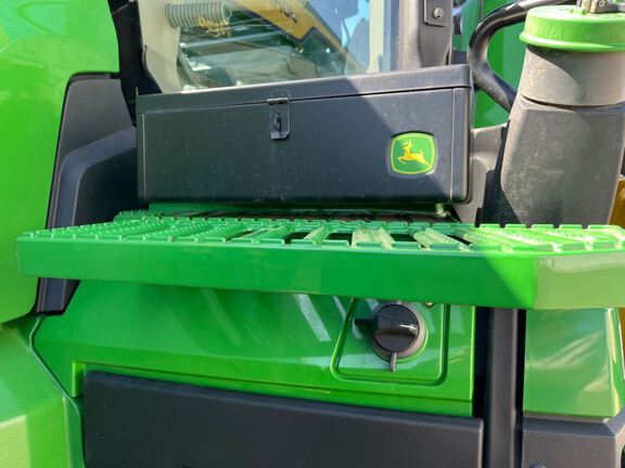 2025 John Deere 8R 250 Tractor