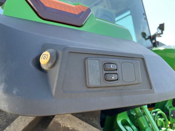 2025 John Deere 8R 250 Tractor