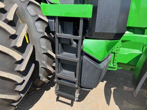 2025 John Deere 8R 250 Tractor