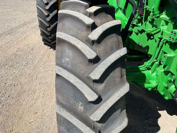 2025 John Deere 8R 250 Tractor