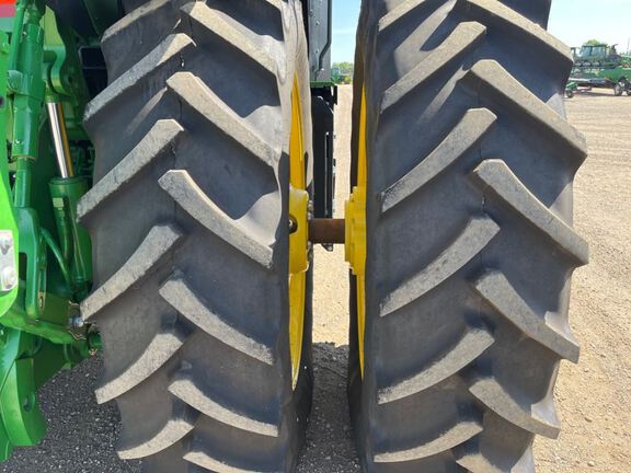 2025 John Deere 8R 250 Tractor