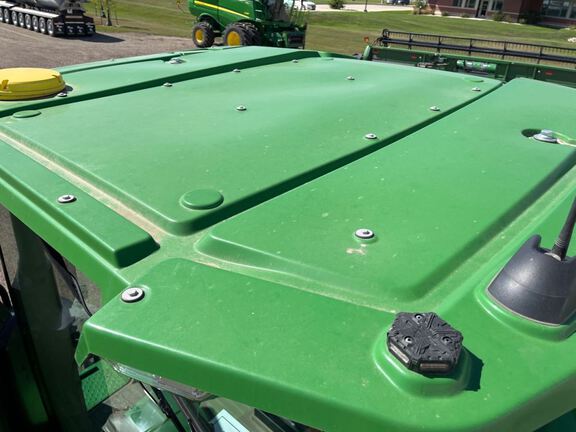 2025 John Deere 8R 250 Tractor