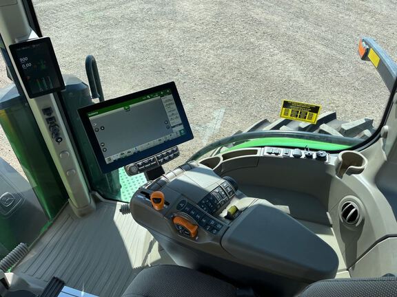 2025 John Deere 8R 250 Tractor