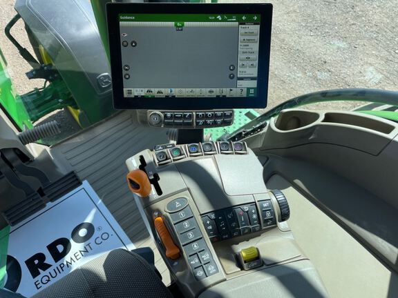 2025 John Deere 8R 250 Tractor