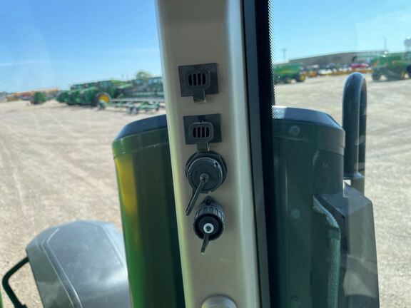 2025 John Deere 8R 250 Tractor