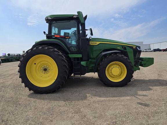 2025 John Deere 8R 250 Tractor