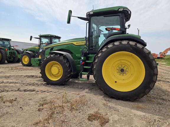 2025 John Deere 8R 250 Tractor