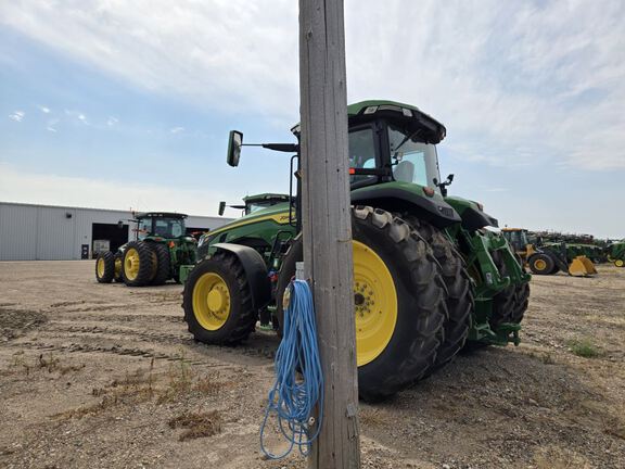 2025 John Deere 8R 250 Tractor