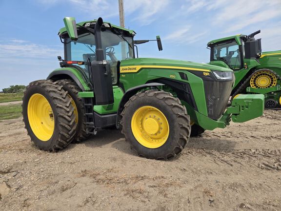 2025 John Deere 8R 250 Tractor