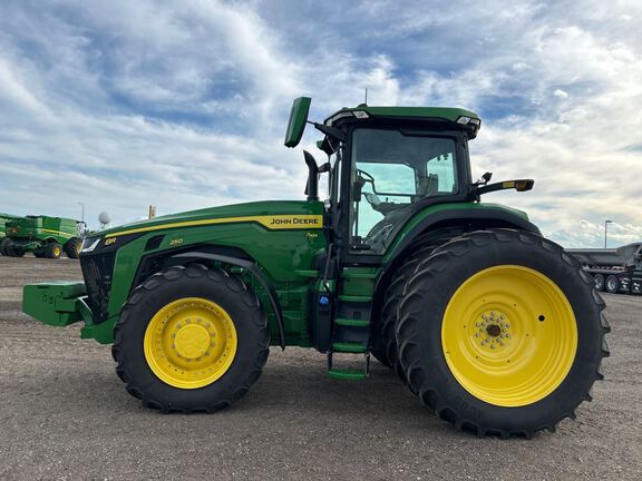2025 John Deere 8R 250 Tractor