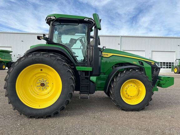 2025 John Deere 8R 250 Tractor