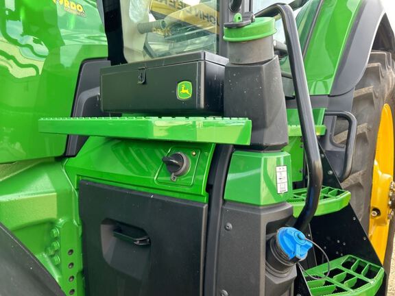 2025 John Deere 8R 250 Tractor