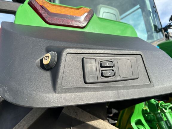 2025 John Deere 8R 250 Tractor