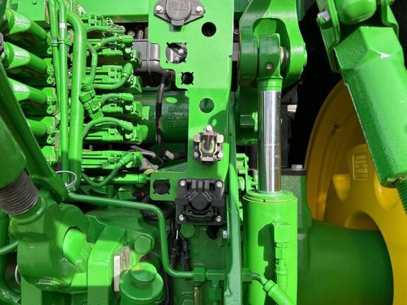 2025 John Deere 8R 250 Tractor
