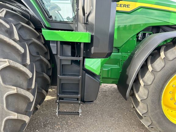 2025 John Deere 8R 250 Tractor