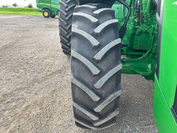 2025 John Deere 8R 250 Tractor