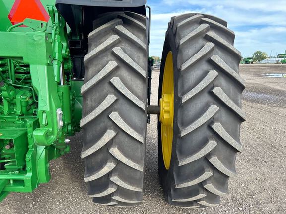 2025 John Deere 8R 250 Tractor