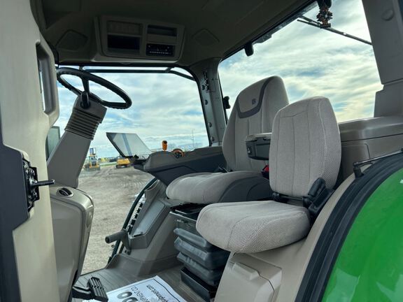 2025 John Deere 8R 250 Tractor