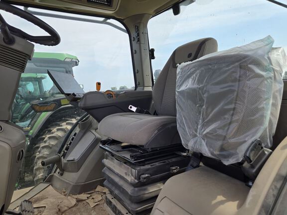 2025 John Deere 8R 250 Tractor