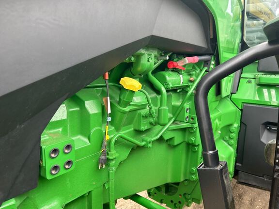 2025 John Deere 8R 250 Tractor