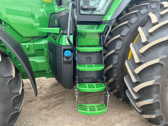 2025 John Deere 8R 250 Tractor