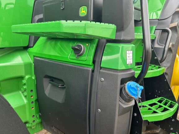 2025 John Deere 8R 250 Tractor