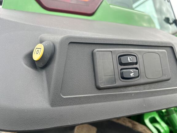2025 John Deere 8R 250 Tractor