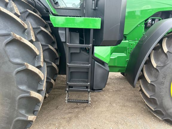 2025 John Deere 8R 250 Tractor